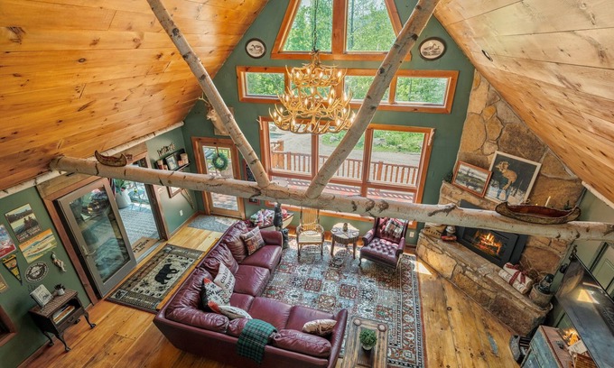 Hague Cabina | COZY CUB CABIN Mountainside Lake George, Hot Tub, Fireplace, Gazebo