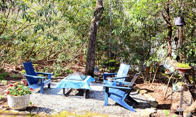 Mirror Lake Casa | Cozy Cub - Quaint Mirror Lake Cabin