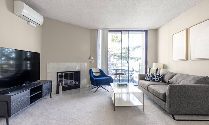 Cupertino Apartamento | Cozy Cupertino 2BR w/ Gym, Pool, nr. Apple & Google, by Blueground