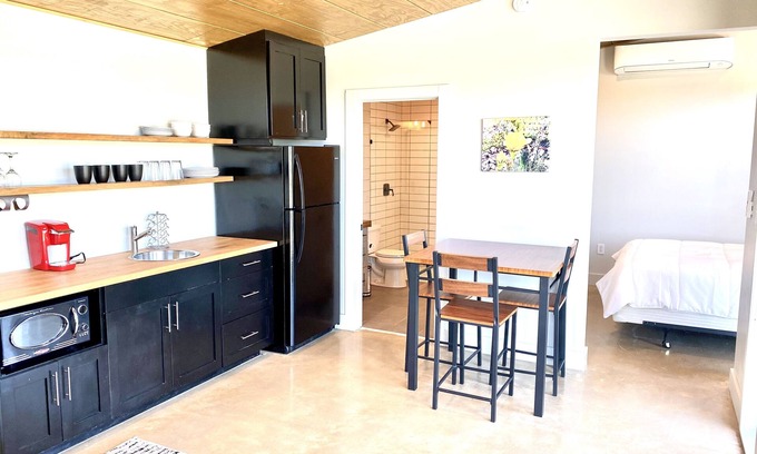 Dripping Springs Casa | Cozy/Cute Tiny House close to wineries, wedding venues & outdoor fun