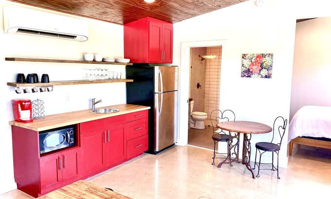 Dripping Springs Casa | Cozy/Cute Tiny House close to wineries, wedding venues & outdoor fun