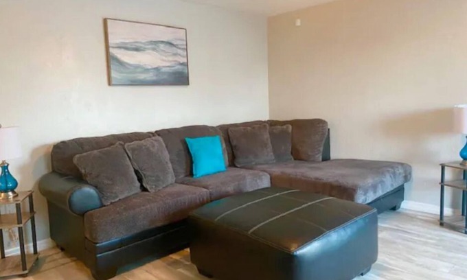 South Daytona Casa | Cozy DaytonaBeach Getaway w/KingBed & Pet Friendly