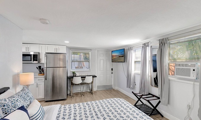 Delray Beach Cabaña | Cozy Delray Beach Cottage w/i 5 Min to the Beach – Perfect for a Couples Retreat
