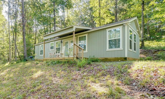 Demorest Cabaña | Cozy Demorest Cottage: Fire Pit & Porch