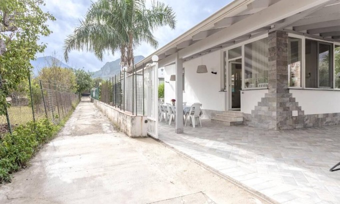 Carini Casa | Cozy detached cottage with outdoor spaces. Ideal for families.