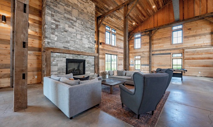 Blakeslee Casa | Cozy Dog Friendly Barn Getaway w/ Fireplace & Views