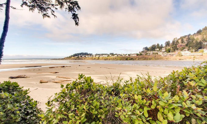 Yachats Apartamento | Acogedor agradable para perros con altillo condominio cerca de la playa! Ofrece vistas al mar y mucho más!
