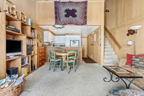 Bear Valley Apartamento | Cozy Dog Friendly Studio with Loft - Creekside #87