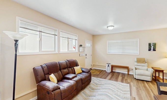 Coburg Apartamento | Cozy dog-friendly studio, fast WIFI, A/C and in-unit washer & dryer
