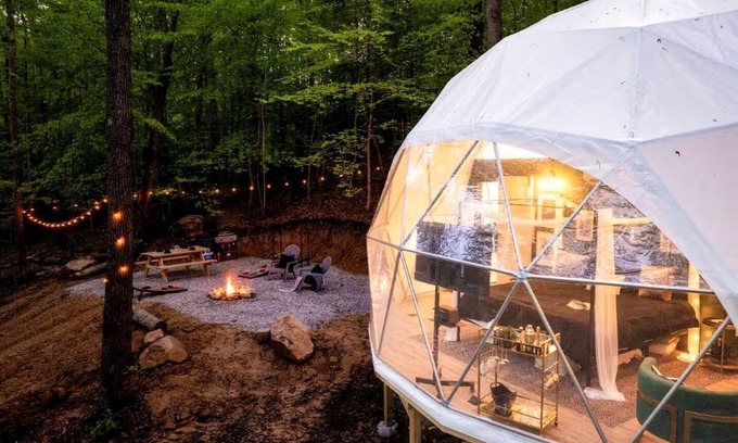 Robbins Cabina | Cozy Dome Nestled in the Trees for an Unforgettable Couples Glamping Getaway in Scott County, Tennessee