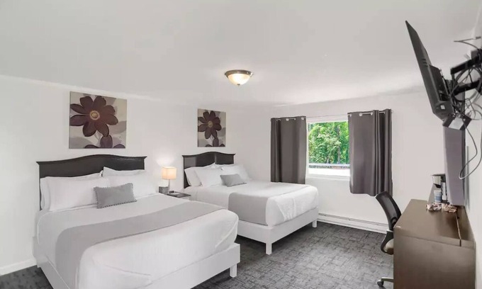 Halifax Apartamento | Cozy Double Queen Room 105 at Halifax Inn