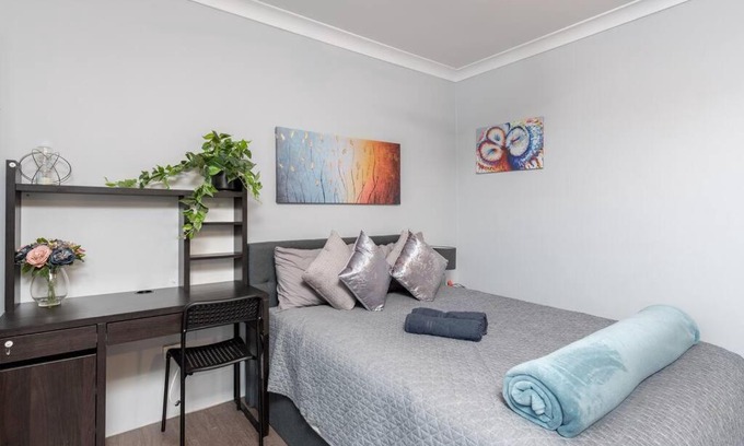 Berala Casa | Cozy Double Room - Central Spot - Shared Bathroom