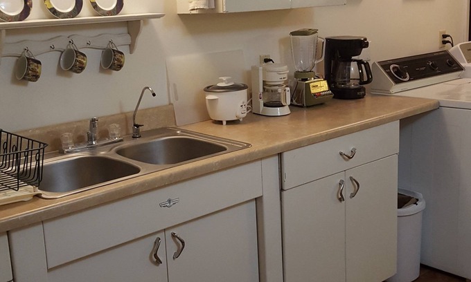 West Des Moines Apartamento | Cozy Duplex in a Safe Quiet Residential Neighborhood