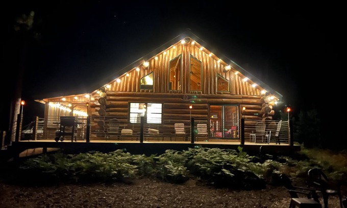 Eagle River Casa | Cozy Eagle River Lakeside Log Cabin on Sunset Lake