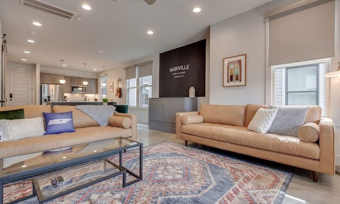 Greenwood Casa | Cozy East Nashville Retreats for 20
