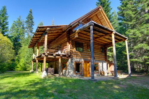 Easton Casa | Cozy Easton Cabin with Wenatchee Natl Forest Views!