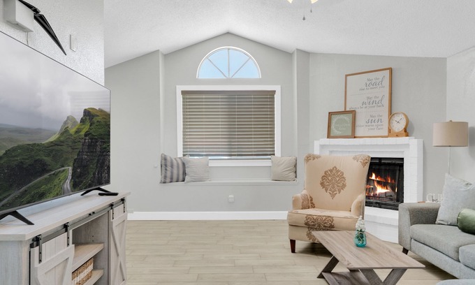 Biggs Field Casa | Cozy El Paso Getaway-Close to I-10-Restaurants-Shopping and more! Remodeled.