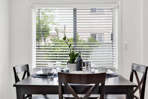 Pico Apartamento | Cozy Elegant Oasis With Parking