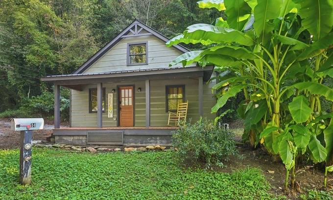 Ellijay Cabina | Cozy Ellijay A-Frame Feel 2BR/2BA Fireplace, Games, Porch & Fire Pit