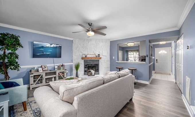 Taylor's Pond Casa | Cozy End Unit Townhouse 1 Mile from Downtown Cary