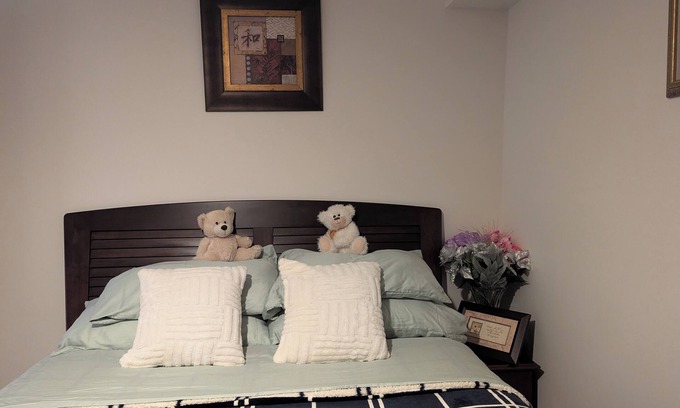 Bowmanville Casa | Cozy ensuite w/seperate entrance & balcony, 1 minute to grocery and Rotary Park