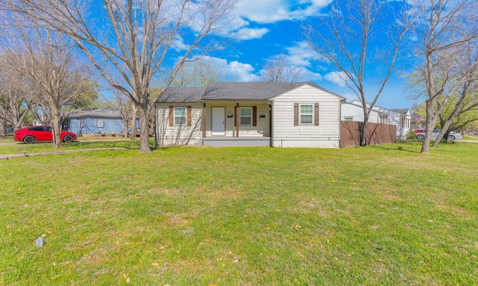 Grand Prairie Apartamento | Cozy entire 1-bedroom apartment in charming Grand Prairie with yard