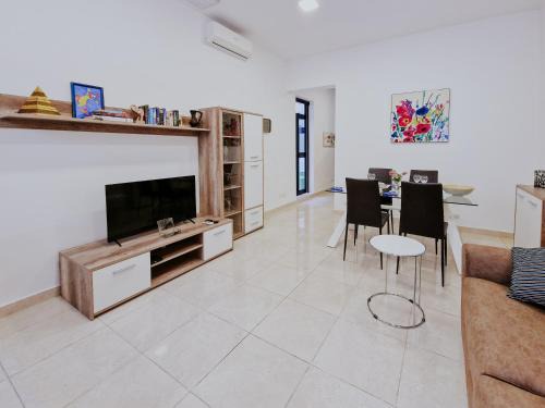 Gzira Apartamento | Cozy escape in vibrant Gżira