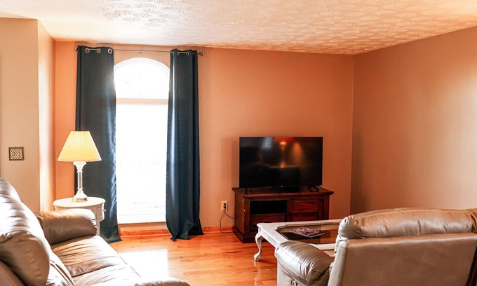 Williamstown Casa | Cozy escape minutes from The Ark!
