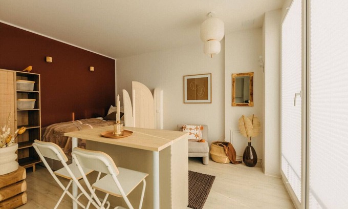 Friedrichstadt Apartamento | Cozy Escape | Retro Charm | Bright Design