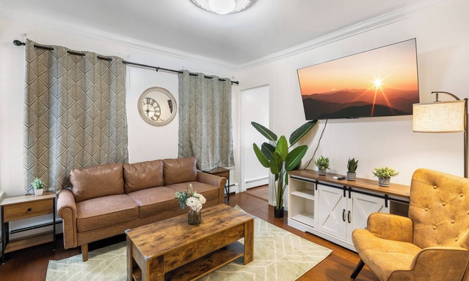 Poughkeepsie Casa | Cozy Escape -Strong Wi-Fi -Prime Location