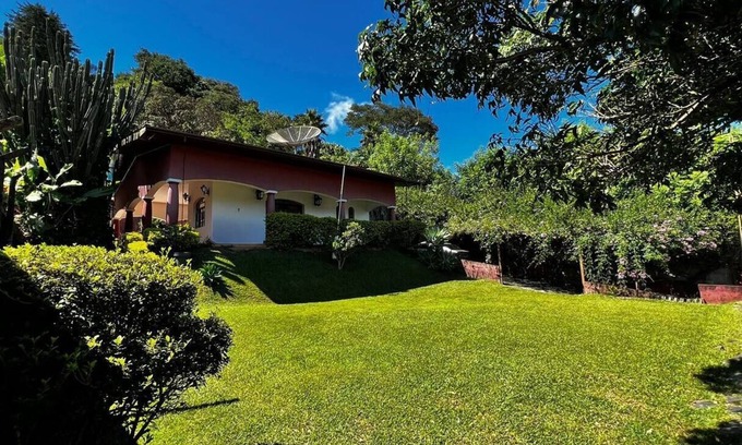 Lindoia Casa | Cozy farmhouse with 4 suites 10 minutes from Serra Negra