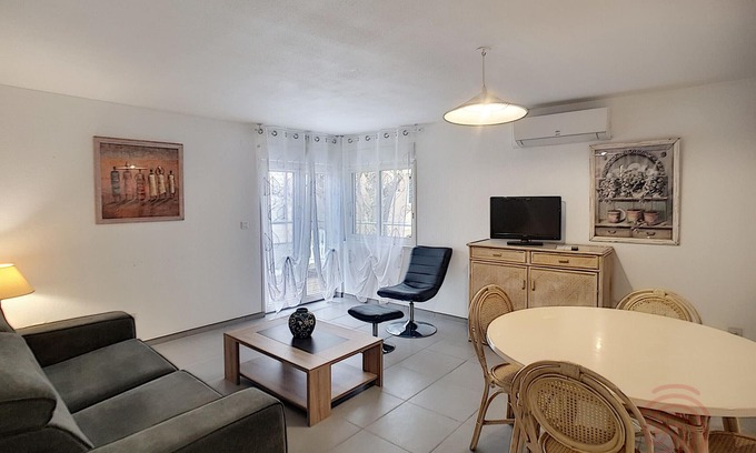 Lamalou-les-Bains Apartamento | Apartamento F2 con Terraza y Wifi, Cerca de Thermas y Centro, Lamalou-les-Bains