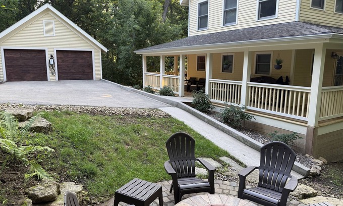 Galena Casa | Walk 2 Downtown ~ Dog Friendly ~ Fireplace ~ EV Charger en el lugar!