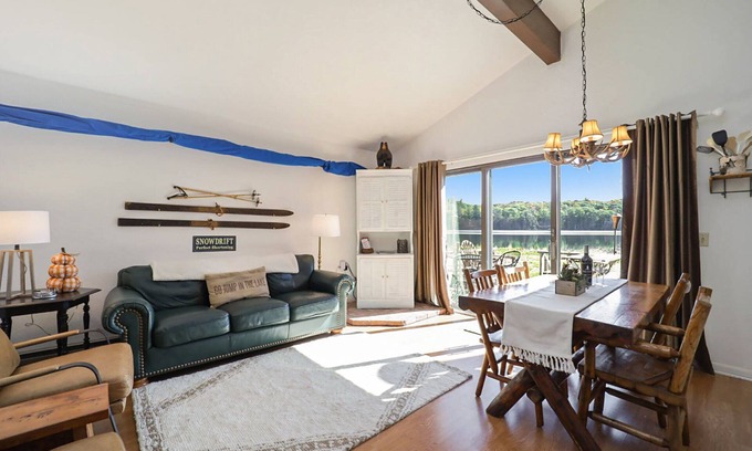 Gaylord Condominio | Cozy Fall Townhome - Beautiful Lakefront Access in a Private, Rural Community