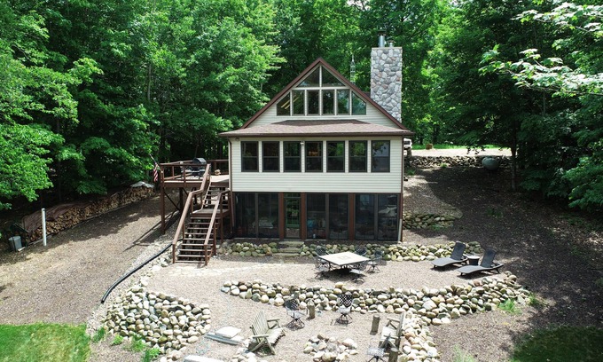 New Auburn Cabina | Cozy Family Cabin on Island Chain of Lakes