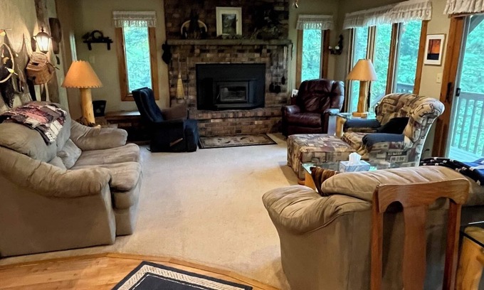 Thompsonville Cabaña | Cozy family cottage near Crystal Mountain on the Betsie River.