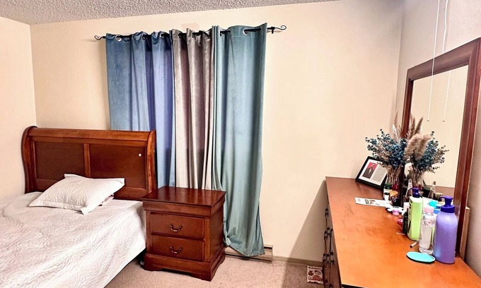 Winnipeg Apartamento | Cozy Family-Friendly 1BR Apartment /Downtown Free Parking,Wi-Fi, Balcony,Laundry