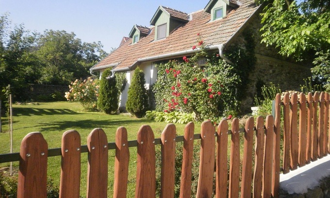 Kapolcs Cabaña | Cozy Family Friendly Country Cottage Panoramic View Northern Balaton 92m2