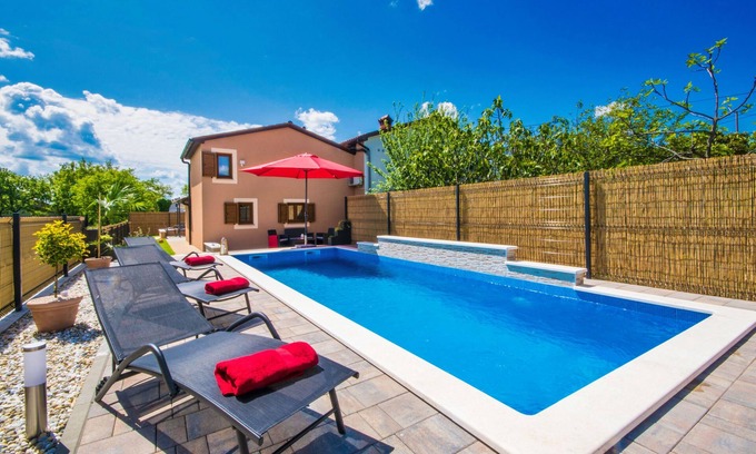 Karojba Villa | Villa romántica y totalmente vallada