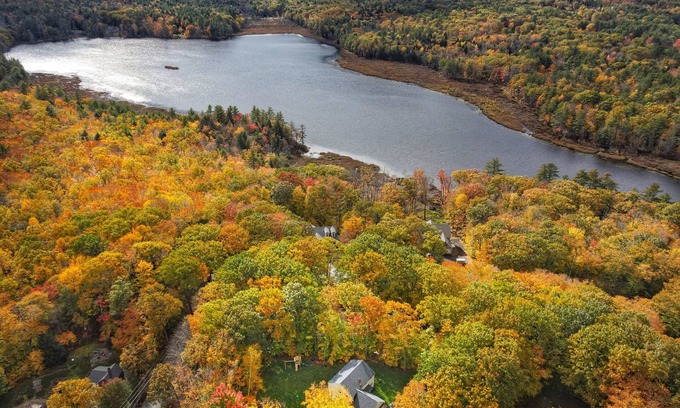 Meredith Casa | Cozy family friendly home in the lakes region with outdoor cedar sauna