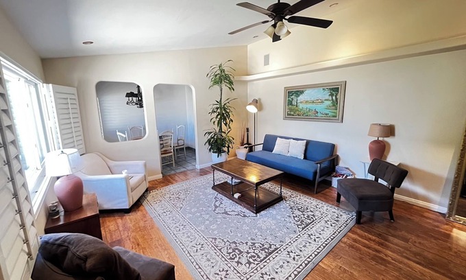 Santa Susana Casa | Cozy Family Hideaway, sleeps 8, yard, hikes, shops, 30 mins to beach