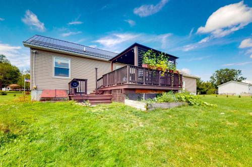 Penn Yan Casa | Cozy Family Home