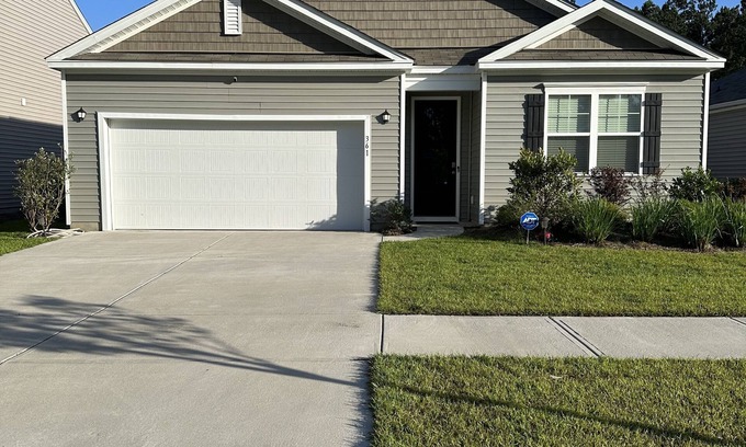 Moncks Corner Casa | Cozy family home