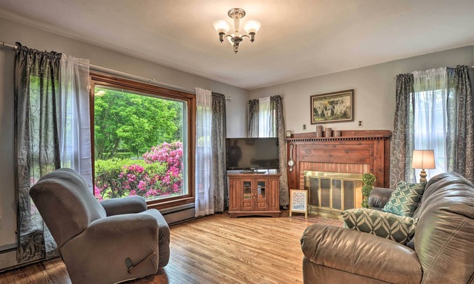Springfield Casa | Cozy Family Home w/ Kayaks, Dock & Fire Pit!