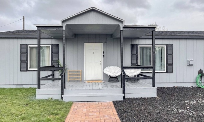 West Valley Casa | Cozy family home with great location and low fees.
