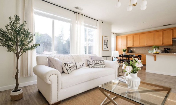 Folsom Casa | Cozy Family Retreat in Gated Community