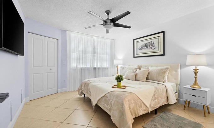 Aventura Apartamento | Cozy family retreat 1BD at unique Yacht Club w free parking