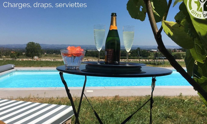 Saint-Andre-dʼApchon Cabaña | Encantador gîte rural con piscina, jardín y productos de granja en Saint-André-d'Apchon