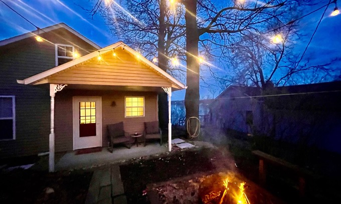 Battle Creek Cabaña | Cozy Fine Lake Cabin Retreat! 🍁Fall Specials 🍂
