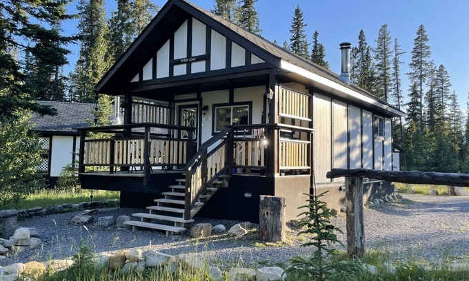 Nordegg Casa | Expanse Cottages - Cabra Blanca